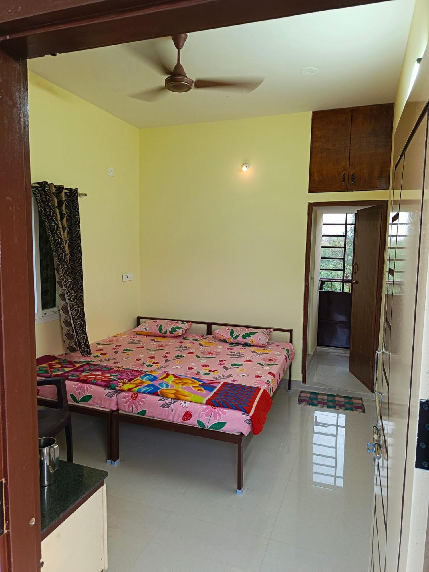 Abaranji Guest House Tiruvannāmalai Esterno foto